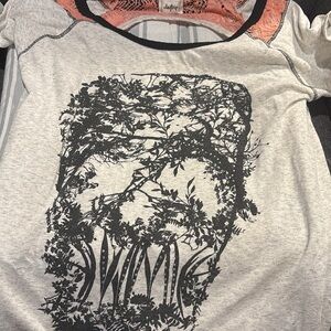 Daytrip Gray Tee with Black Skull Tree Graphic